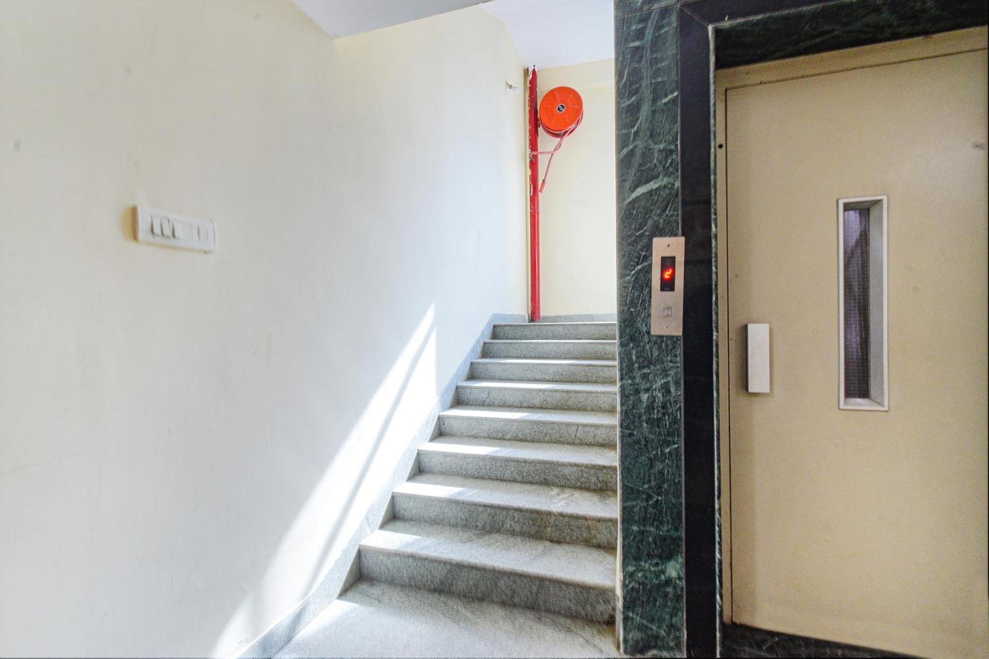 Fabhotel N Residency, Hitech City - 350M From Yashoda Hospital, Hitech City Haïdarabad Extérieur photo
